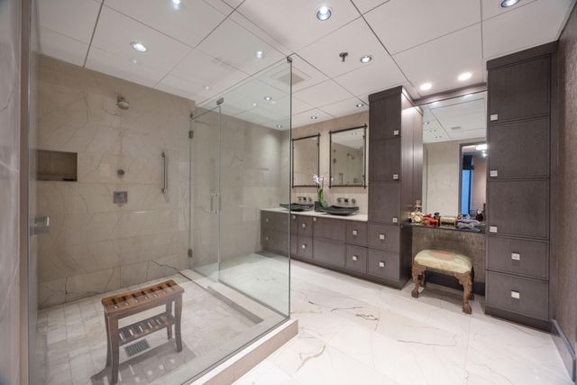 5555 Del Monte Drive 102, Houston, TX 77056
