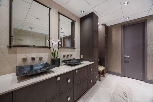 5555 Del Monte Drive 102, Houston, TX 77056