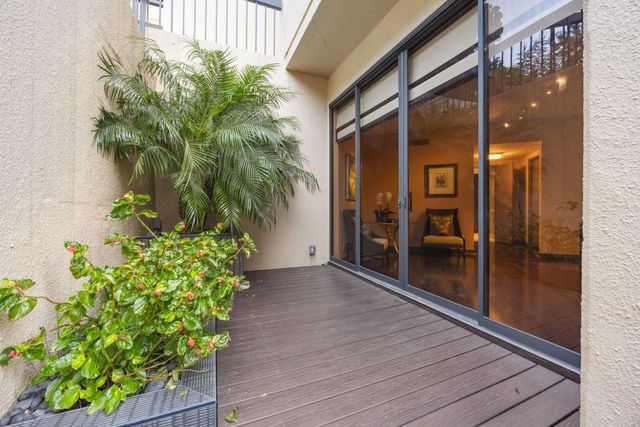 5555 Del Monte Drive 102, Houston, TX 77056