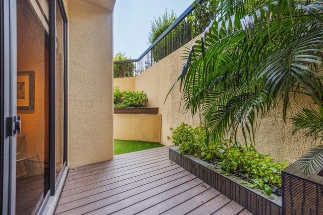 5555 Del Monte Drive 102, Houston, TX 77056