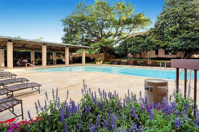 5555 Del Monte Drive 102, Houston, TX 77056