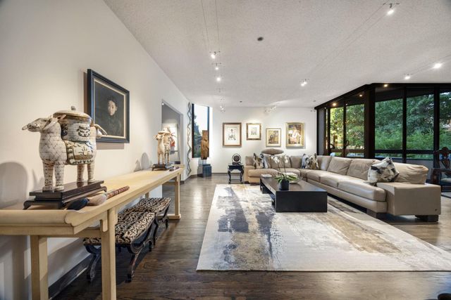 5555 Del Monte Drive 102, Houston, TX 77056