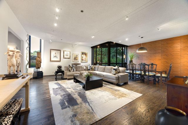 5555 Del Monte Drive 102, Houston, TX 77056