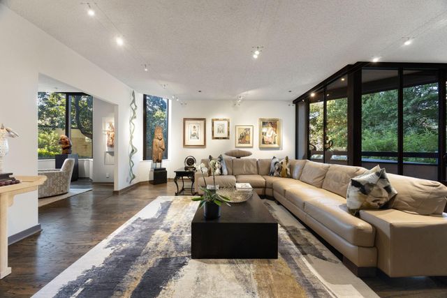 5555 Del Monte Drive 102, Houston, TX 77056