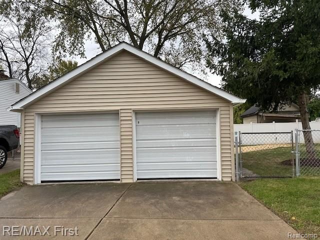 35487 Glover Street, Wayne, MI 48184