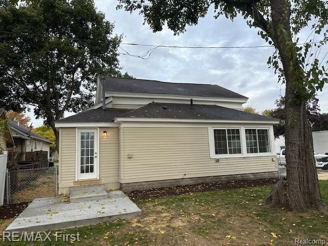 35487 Glover Street, Wayne, MI 48184