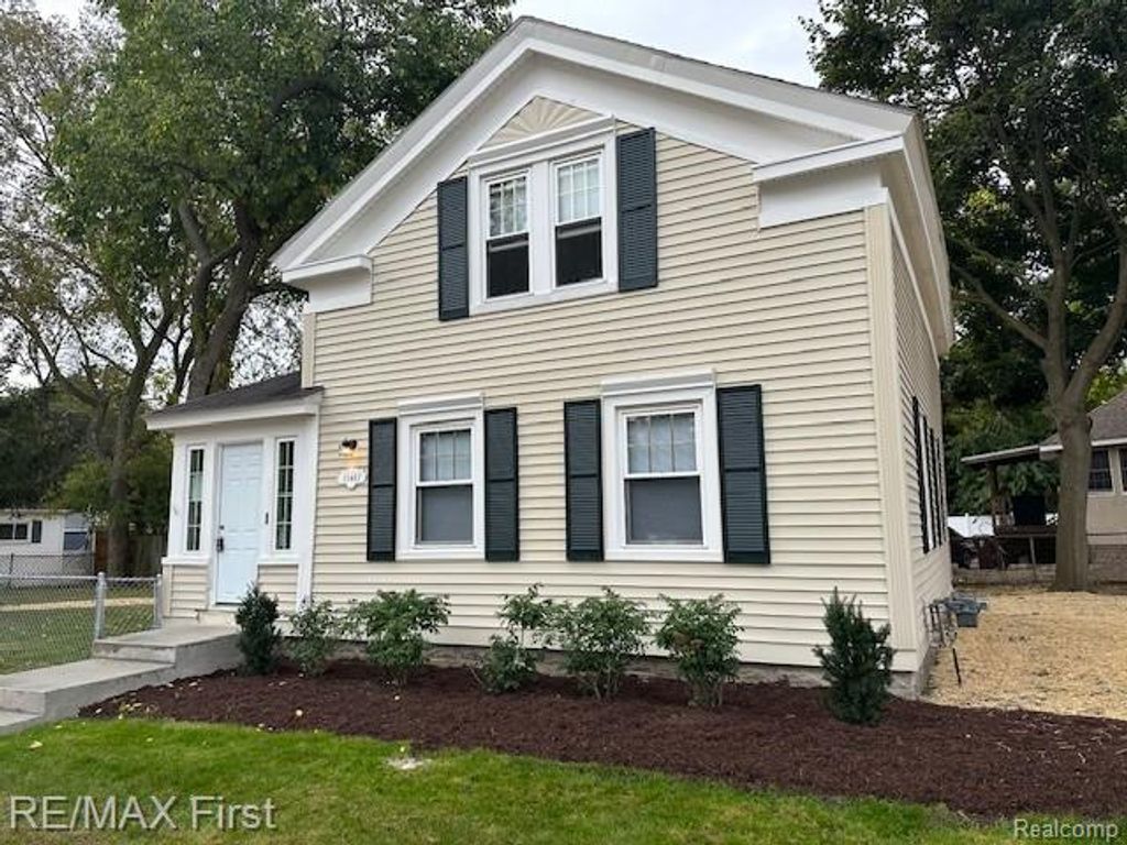 35487 Glover Street, Wayne, MI 48184