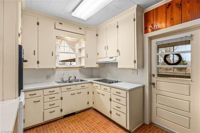 4450 Rock Hill Road, Pfafftown, NC 27040