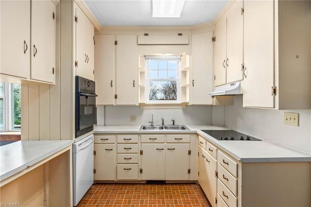 4450 Rock Hill Road, Pfafftown, NC 27040