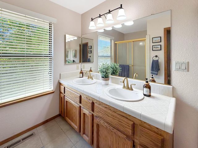 5186 Pondorex Rd, Auburn, CA 95602