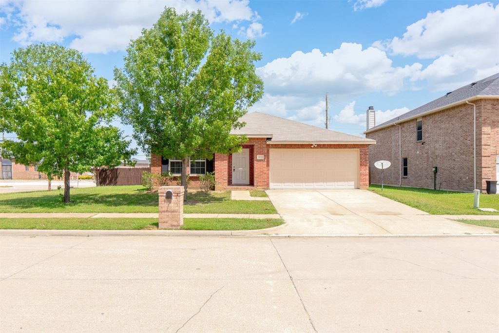 806 White Fields Way, Arlington, TX 76002