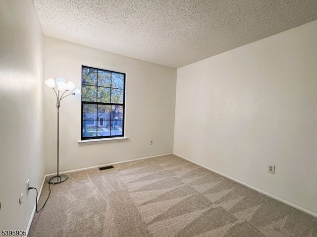 1 Lyon Ln 1, Franklin Twp., NJ 08823