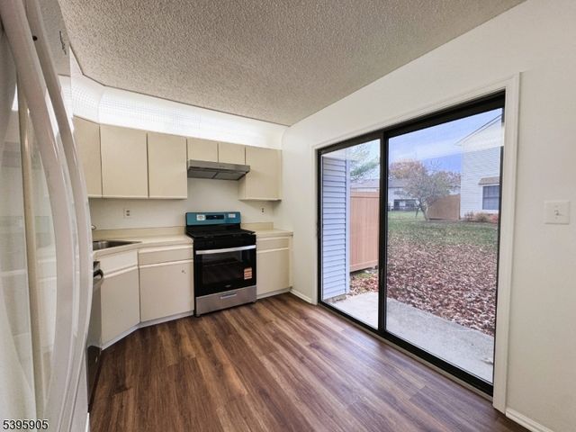 1 Lyon Ln 1, Franklin Twp., NJ 08823