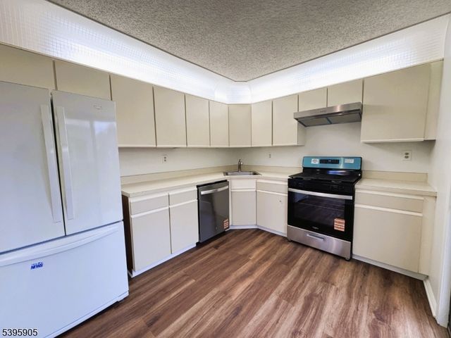 1 Lyon Ln 1, Franklin Twp., NJ 08823