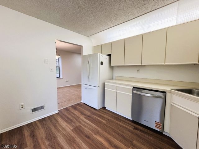 1 Lyon Ln 1, Franklin Twp., NJ 08823