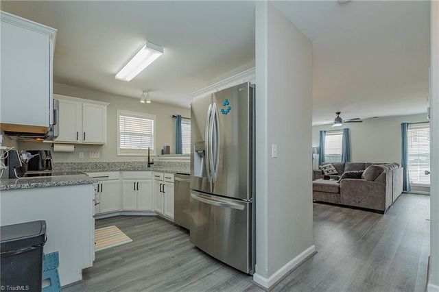 302 Geoffrey Way, Kernersville, NC 27284