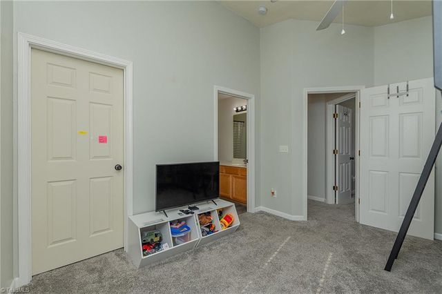 302 Geoffrey Way, Kernersville, NC 27284