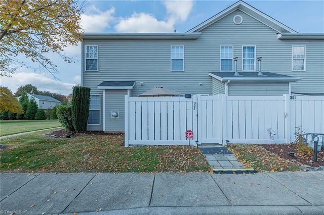 302 Geoffrey Way, Kernersville, NC 27284