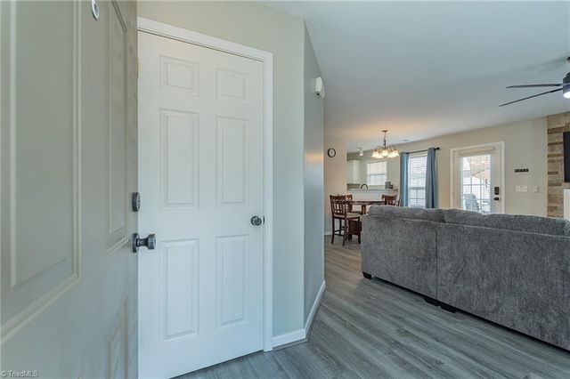 302 Geoffrey Way, Kernersville, NC 27284