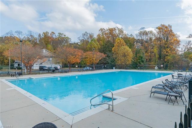 302 Geoffrey Way, Kernersville, NC 27284