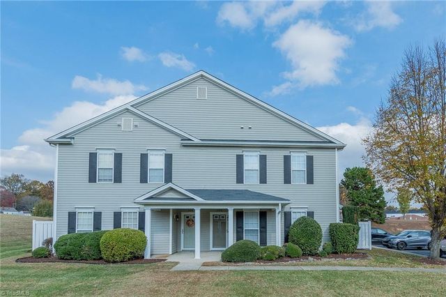 302 Geoffrey Way, Kernersville, NC 27284