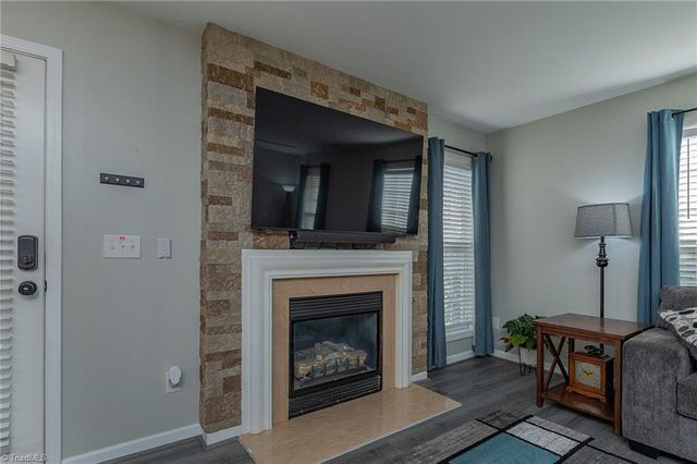 302 Geoffrey Way, Kernersville, NC 27284