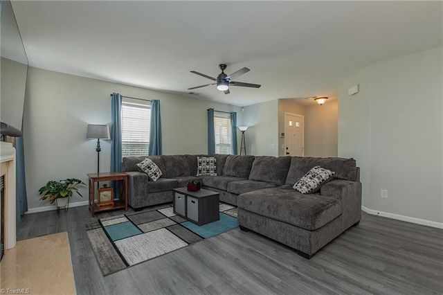 302 Geoffrey Way, Kernersville, NC 27284