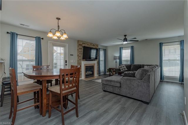 302 Geoffrey Way, Kernersville, NC 27284