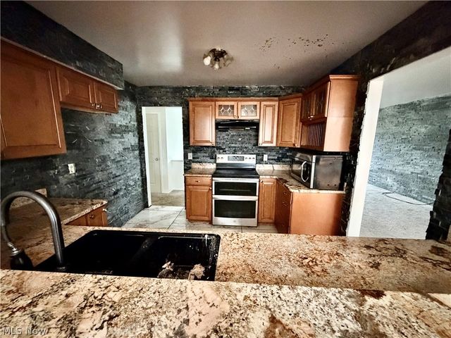 1766 Arthur Drive NW, Warren, OH 44485