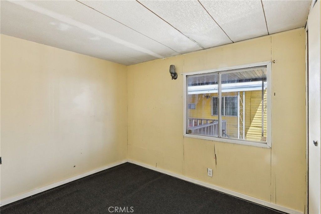 Image 10 of property listing at 17333 Valley 15E, Fontana, CA 92335