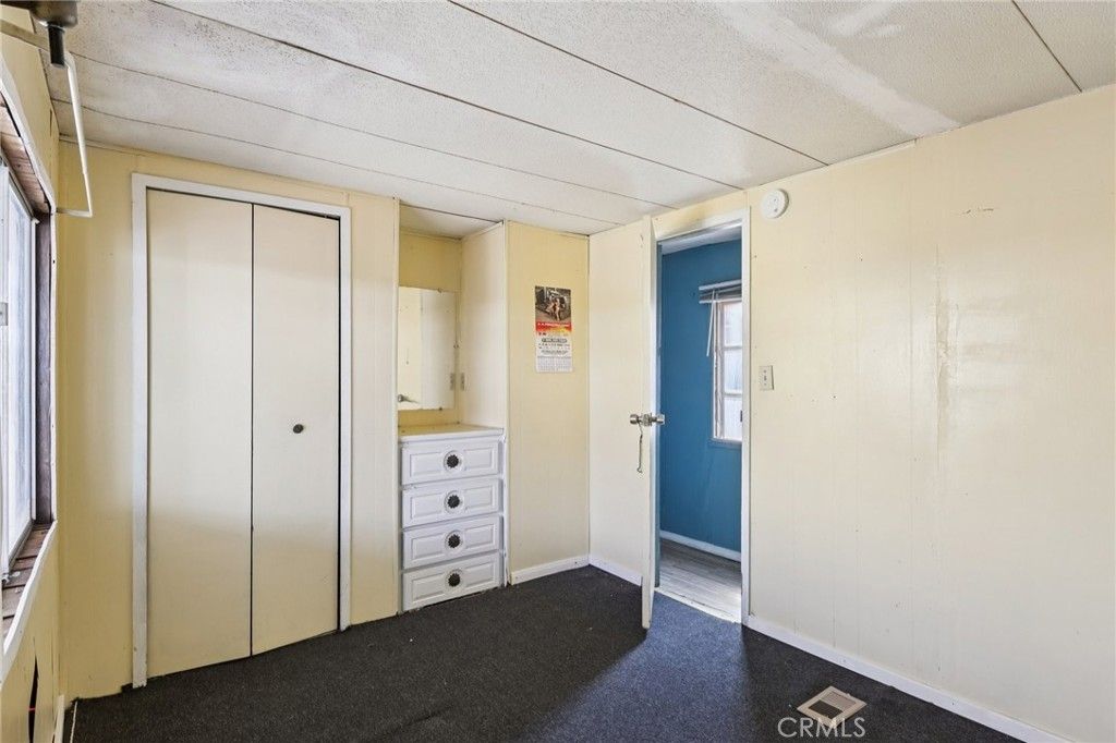 Image 11 of property listing at 17333 Valley 15E, Fontana, CA 92335