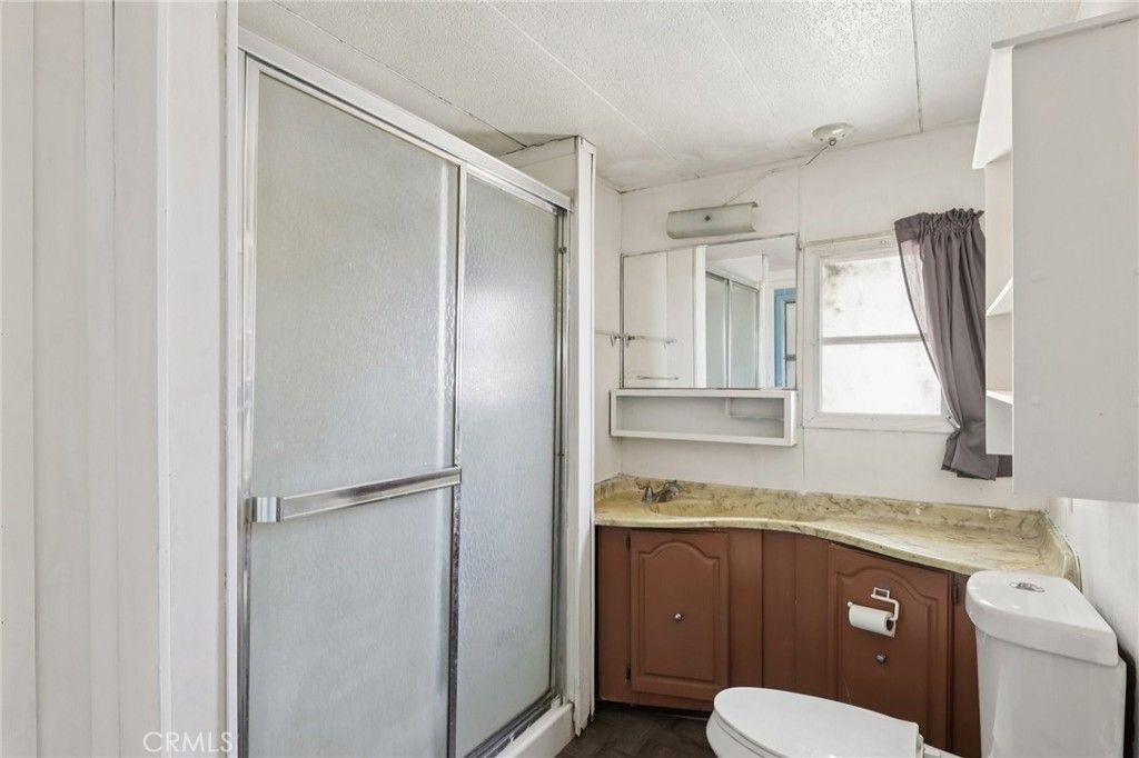 Image 12 of property listing at 17333 Valley 15E, Fontana, CA 92335