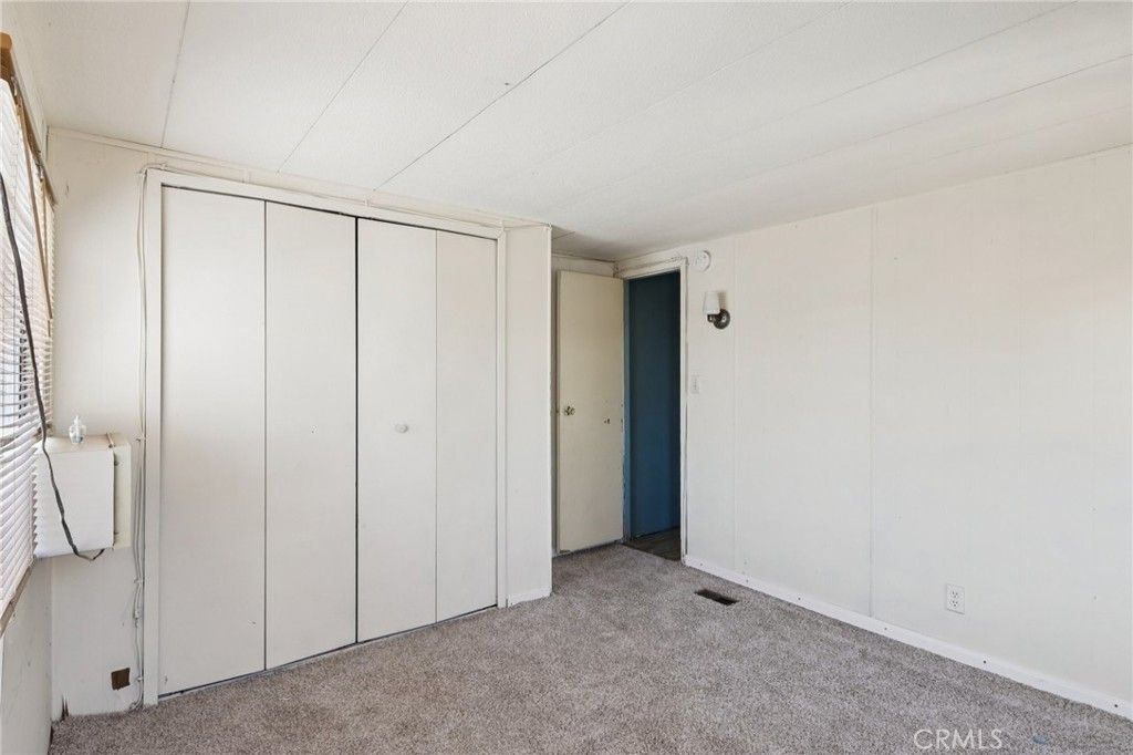 Image 15 of property listing at 17333 Valley 15E, Fontana, CA 92335