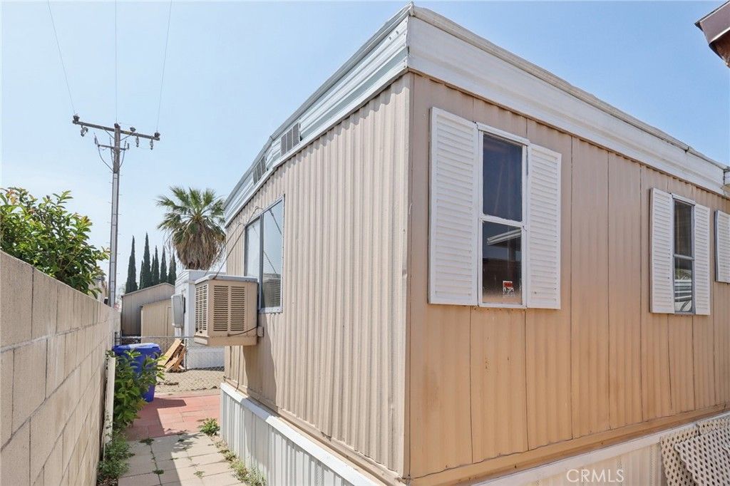 Image 19 of property listing at 17333 Valley 15E, Fontana, CA 92335