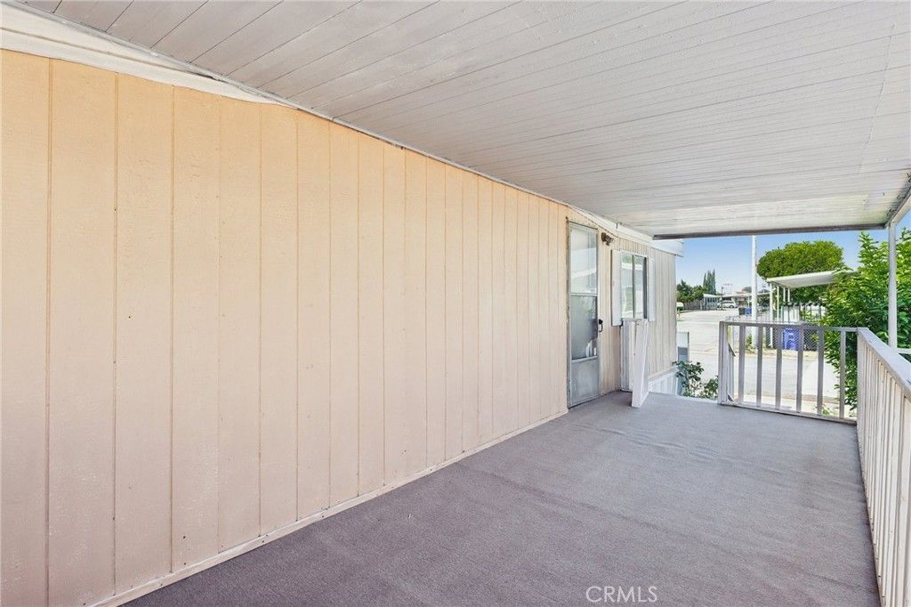 Image 3 of property listing at 17333 Valley 15E, Fontana, CA 92335
