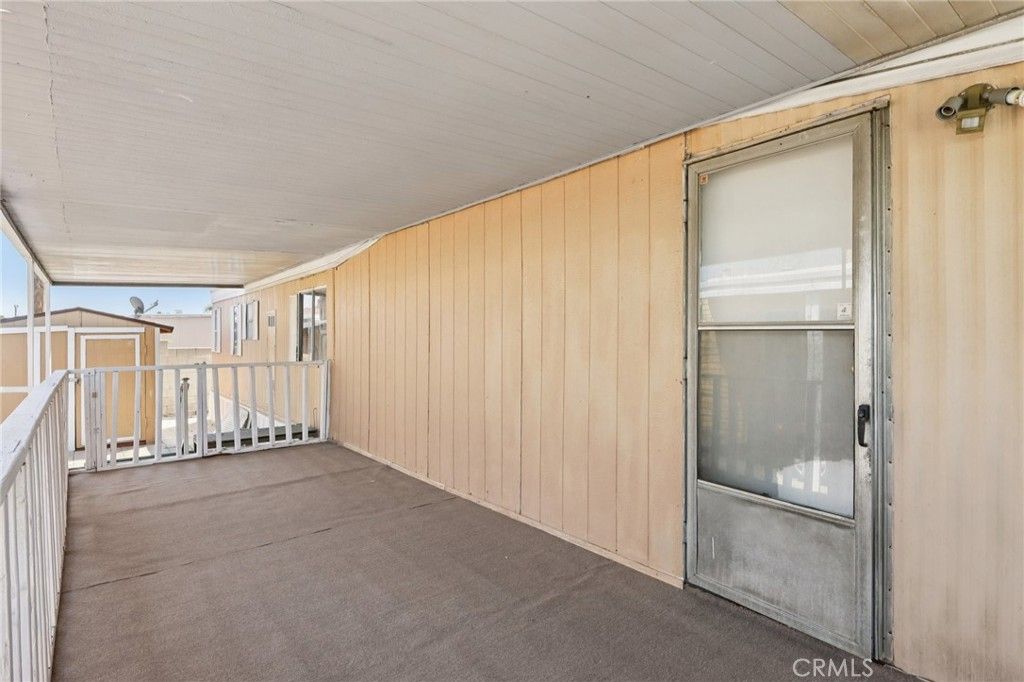 Image 4 of property listing at 17333 Valley 15E, Fontana, CA 92335