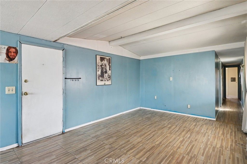 Image 6 of property listing at 17333 Valley 15E, Fontana, CA 92335