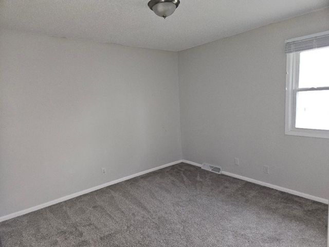 1571 NW 93rd Court, Clive, IA 50325