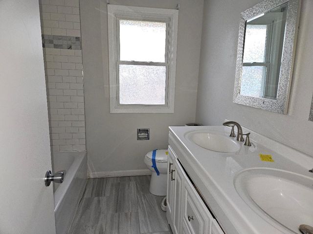 1571 NW 93rd Court, Clive, IA 50325