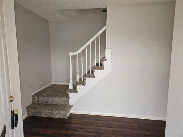 1571 NW 93rd Court, Clive, IA 50325