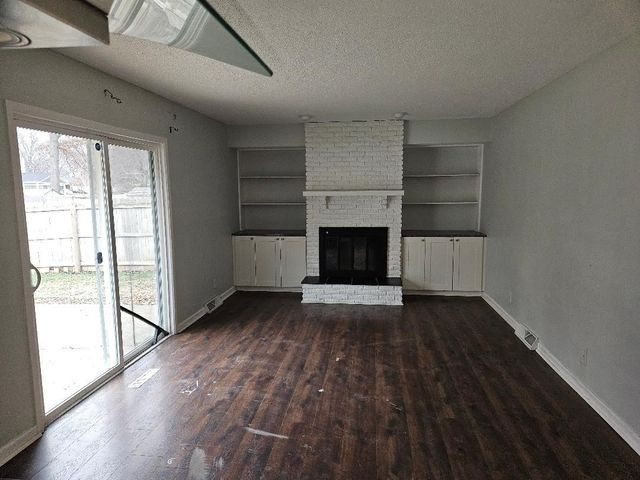 1571 NW 93rd Court, Clive, IA 50325