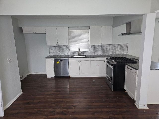 1571 NW 93rd Court, Clive, IA 50325