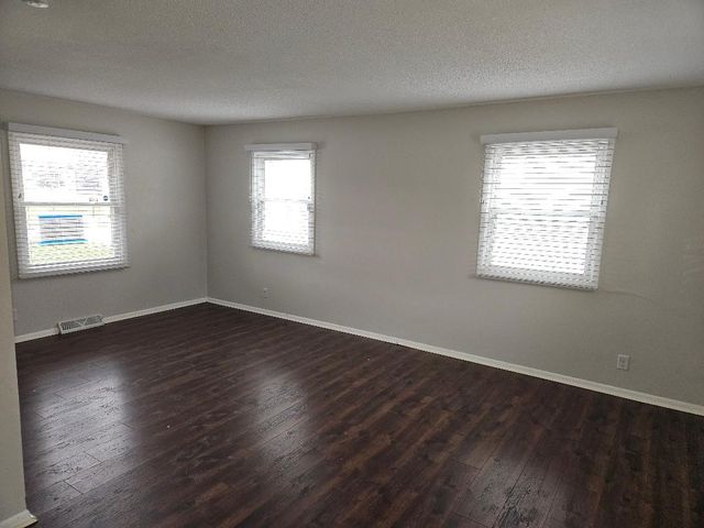 1571 NW 93rd Court, Clive, IA 50325