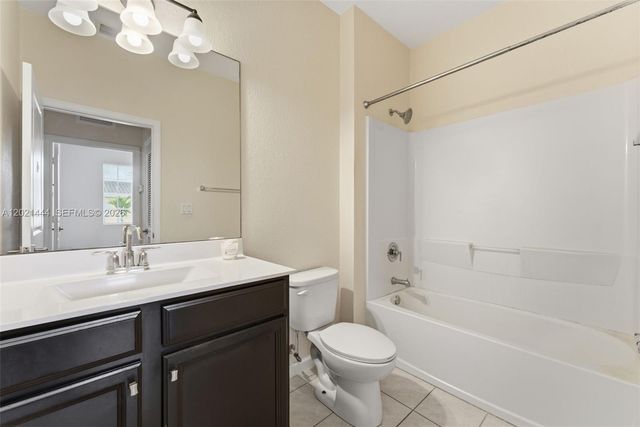 4032 NW 11th St 4032, Lauderhill, FL 33313