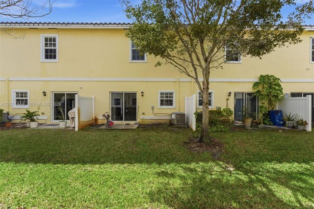 4032 NW 11th St 4032, Lauderhill, FL 33313
