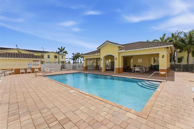 4032 NW 11th St 4032, Lauderhill, FL 33313