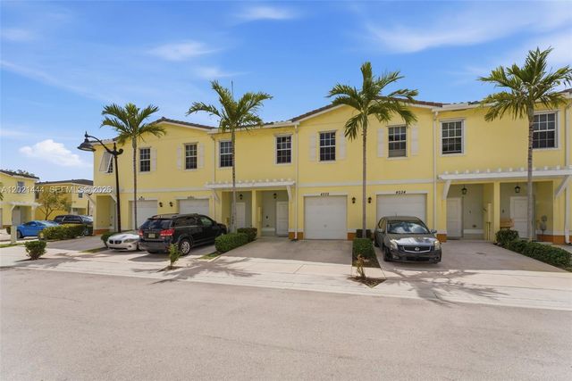 4032 NW 11th St 4032, Lauderhill, FL 33313