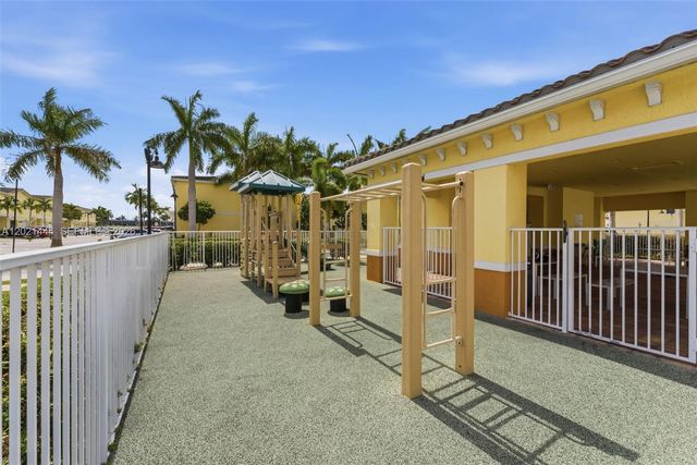 4032 NW 11th St 4032, Lauderhill, FL 33313