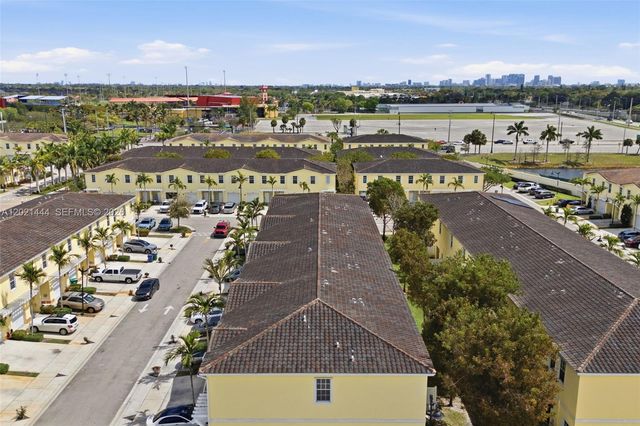 4032 NW 11th St 4032, Lauderhill, FL 33313