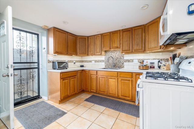 2971 Waverly Avenue, Oceanside, NY 11572